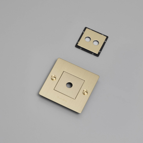 Рамка 1G Horizontal with Infills brass logo