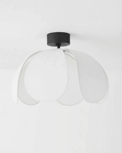 Черный потолочный светильник "Флэк" с белым абажуром