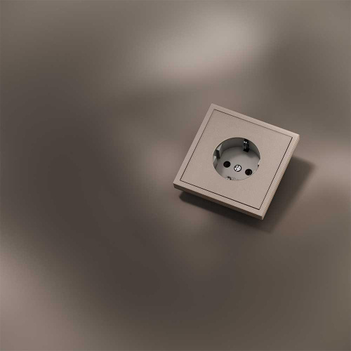 Накладка для розетки с заземлением, S70 Metal (платина) Voltum VLSM000610 Накладка для розетки с заземлением, S70 Metal (платина) Voltum VLSM000610