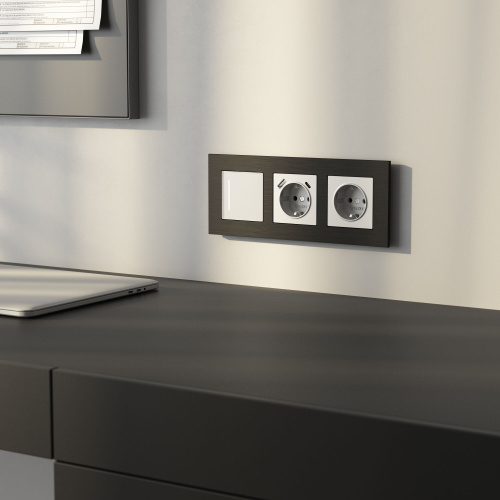 Рамка из металла на 3 поста АluMax черный алюминий W0033508 фото 3