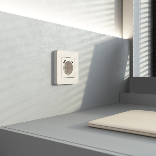 Рамка из поликарбоната на 1 пост Split айвори/белый, soft-touch W0013066 фото 7 Рамка из поликарбоната на 1 пост Split айвори/белый, soft-touch W0013066 фото 7