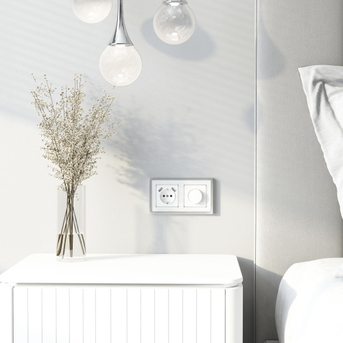 Накладка для розетки USB (белый акрил) W1179541 Накладка для розетки USB (белый акрил) W1179541