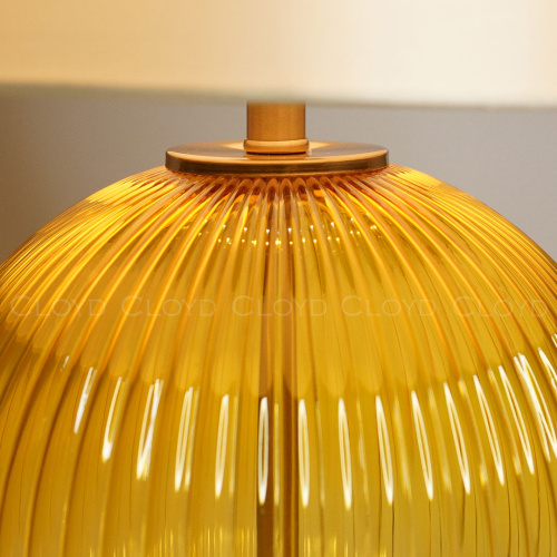 Настольная лампа Cloyd ZUCCHINI T1 / выс. 54 см - латунь - янтарное стекло (арт.30115) фото 3 Настольная лампа Cloyd ZUCCHINI T1 / выс. 54 см - латунь - янтарное стекло (арт.30115) фото 3