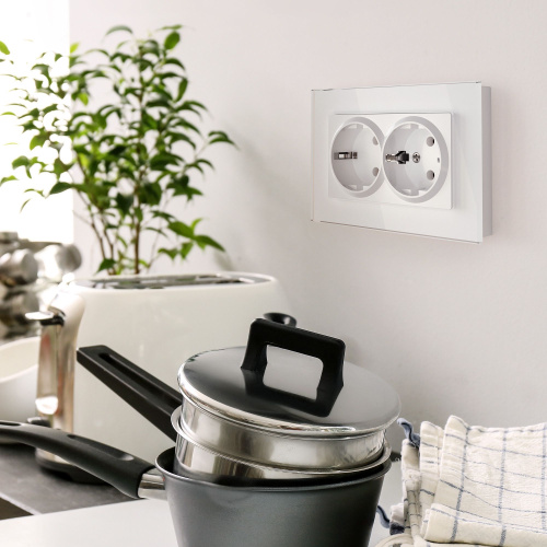 Рамка из стекла для двойной розетки Favorit белый W0081101 фото 4