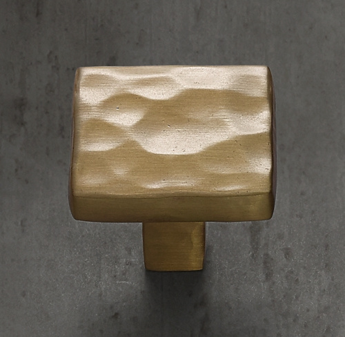 Ручка-кнопка Alden L.3.2 Hammered Brass