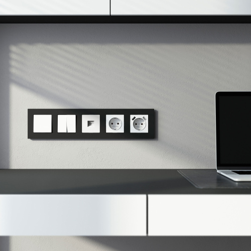 Рамка из поликарбоната на 5 постов Slab черный софт W0052908 фото 2 Рамка из поликарбоната на 5 постов Slab черный софт W0052908 фото 2