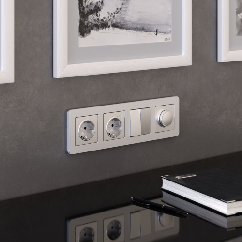 Рамка из металла на 4 поста Platinum алюминий W0042606 фото 3 Рамка из металла на 4 поста Platinum алюминий W0042606 фото 3