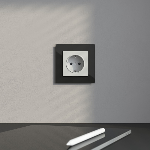 Рамка из стекла на 1 пост Favorit черный W0011108 фото 2