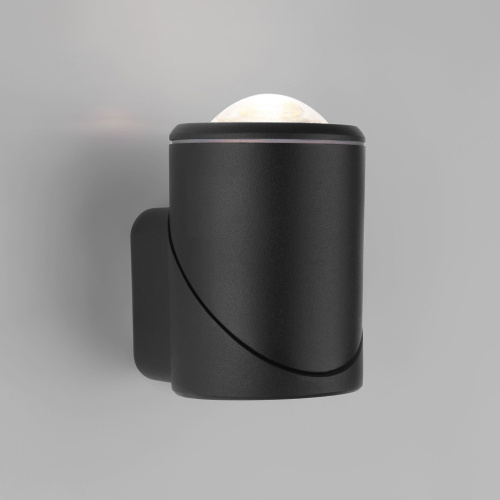 Уличный поворотный светодиодный настенный светильник GIRA U LED IP54 35127/U черный Уличный поворотный светодиодный настенный светильник GIRA U LED IP54 35127/U черный