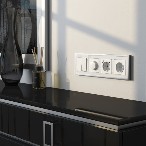 Рамка из металла на 4 поста Baguette белый/серебро W0042850 фото 4