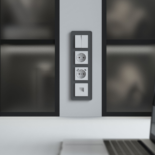 Рамка из стекла на 4 поста Elite графит W0042440 фото 2 Рамка из стекла на 4 поста Elite графит W0042440 фото 2