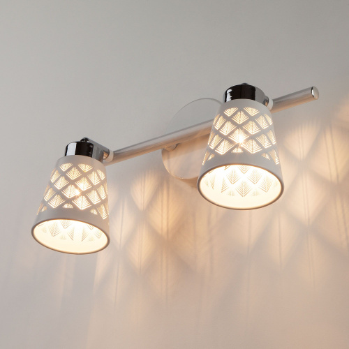 Светильник с белыми поворотными плафонами 20060/2 белый фото 3