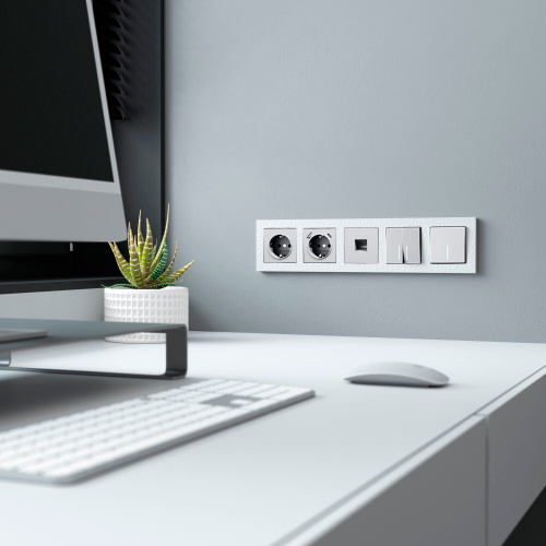 Рамка из поликарбоната на 5 постов Hammer белый W0052401 фото 2 Рамка из поликарбоната на 5 постов Hammer белый W0052401 фото 2