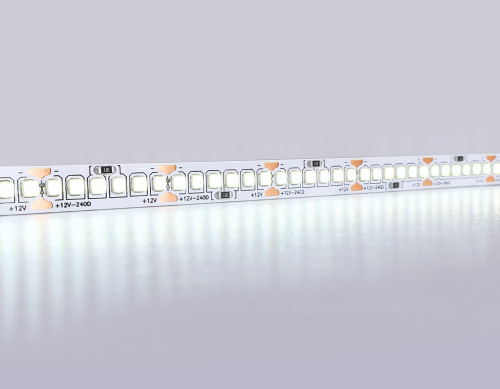 Светодиодная лента 12В 2835 240Led 17Вт/м 6500K IP20 5м фото 2 Светодиодная лента 12В 2835 240Led 17Вт/м 6500K IP20 5м фото 2