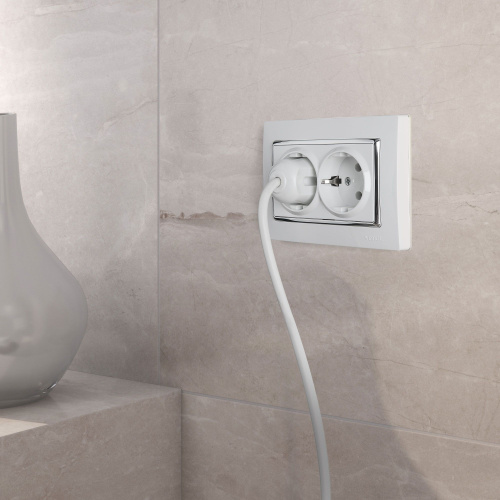 Рамка из поликарбоната для двойной розетки Snabb белый/хром W0081901 фото 2 Рамка из поликарбоната для двойной розетки Snabb белый/хром W0081901 фото 2