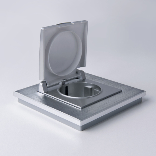 W1171206/ Розетка влагозащ. с зазем. с защит. крышкой и шторками (серебряный) W1171206 фото 2