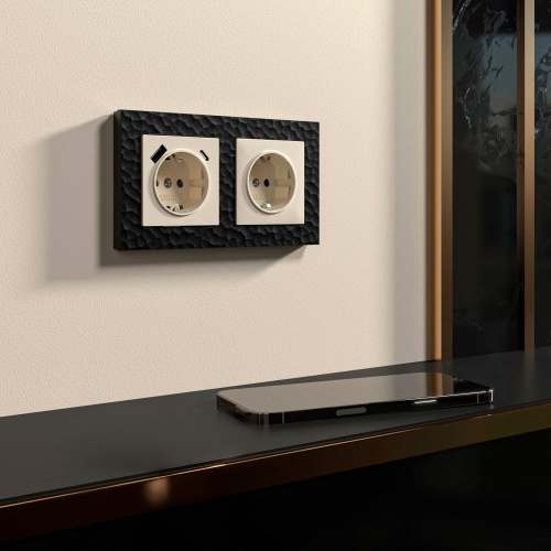 Рамка из поликарбоната на 2 поста Hammer черный W0022408 фото 3 Рамка из поликарбоната на 2 поста Hammer черный W0022408 фото 3