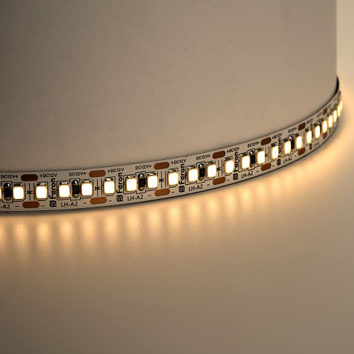 Светодиодная LED лента Feron LS616, 180SMD(2835)/m 17W/m 12V 5m 3000К фото 6
