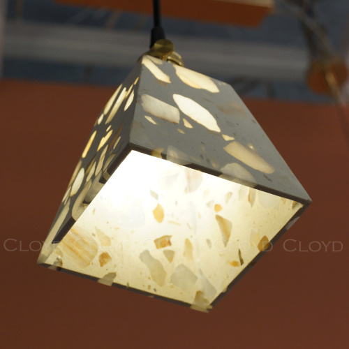Подвесной светильник Cloyd MATERIA P1 / pyramid - латунь (арт.12182) Подвесной светильник Cloyd MATERIA P1 / pyramid - латунь (арт.12182)