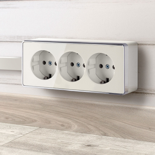 Розетка тройная с заземлением и шторками Gallant слоновая кость W5073103 фото 2