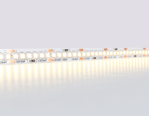 Светодиодная лента 24В 2835 240Led 18Вт/м 3000K IP20 5м фото 2 Светодиодная лента 24В 2835 240Led 18Вт/м 3000K IP20 5м фото 2