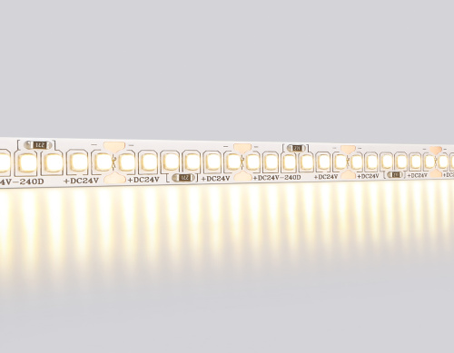 Светодиодная лента 24В 2835 240Led 22Вт/м 3000K IP20 5м фото 2