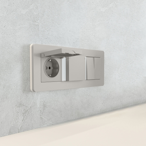 Рамка из поликарбоната на 3 поста Split дымчатый/белый, soft-touch W0033067 фото 8 Рамка из поликарбоната на 3 поста Split дымчатый/белый, soft-touch W0033067 фото 8