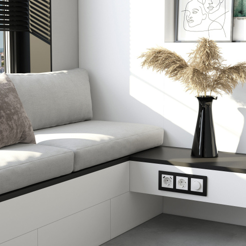 Рамка из стекла на 3 поста Senso черный soft-touch W0033108 фото 3 Рамка из стекла на 3 поста Senso черный soft-touch W0033108 фото 3