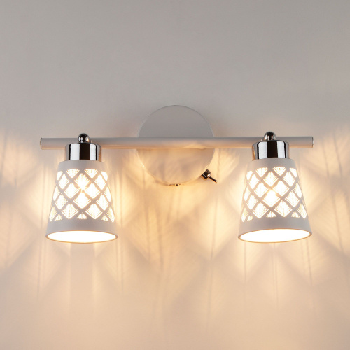 Светильник с белыми поворотными плафонами 20060/2 белый фото 7