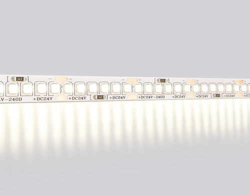 Светодиодная лента 24В 2835 240Led 22Вт/м 4500K IP20 5м фото 2 Светодиодная лента 24В 2835 240Led 22Вт/м 4500K IP20 5м фото 2