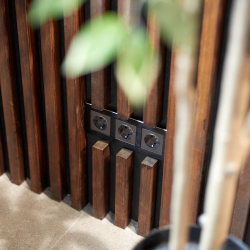 Рамка из металла на 3 поста Аluminium черный алюминий W0031708 фото 4 Рамка из металла на 3 поста Аluminium черный алюминий W0031708 фото 4