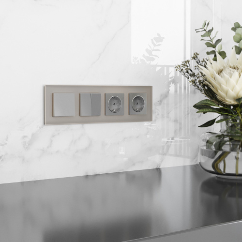 Рамка из стекла на 4 поста Senso дымчатый soft-touch W0043117 фото 3 Рамка из стекла на 4 поста Senso дымчатый soft-touch W0043117 фото 3