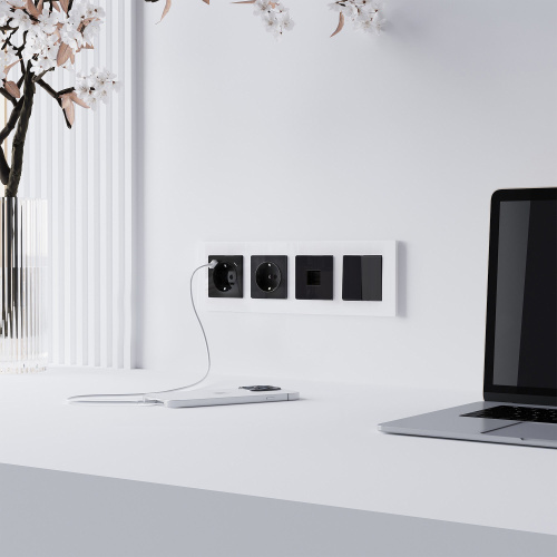 Розетка Ethernet RJ-45 (черный акрил) W1181048 фото 3 Розетка Ethernet RJ-45 (черный акрил) W1181048 фото 3