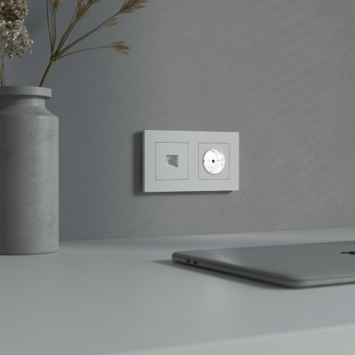 Розетка с подсветкой W (белый матовый) W1171461 фото 4 Розетка с подсветкой W (белый матовый) W1171461 фото 4