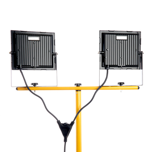 Светодиодный прожектор Feron LL-504 на штативе IP65 2*70W 6400K фото 4 Светодиодный прожектор Feron LL-504 на штативе IP65 2*70W 6400K фото 4