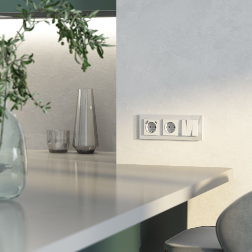 Рамка из стекла на 3 поста Favorit белый W0031101 фото 5