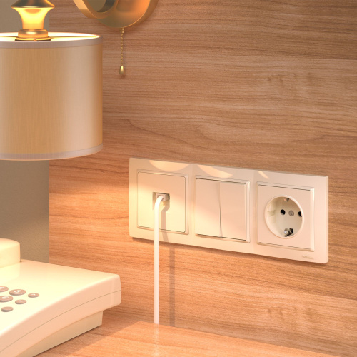 Рамка из поликарбоната на 3 поста Snabb Basic слоновая кость W0032003 фото 2