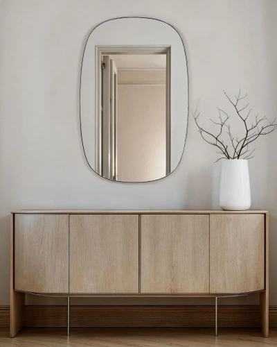 Серебряное настенное зеркало "Вейл"