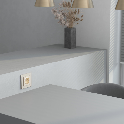 Рамка из стекла на 1 пост Senso шампань soft-touch W0013111 фото 3 Рамка из стекла на 1 пост Senso шампань soft-touch W0013111 фото 3