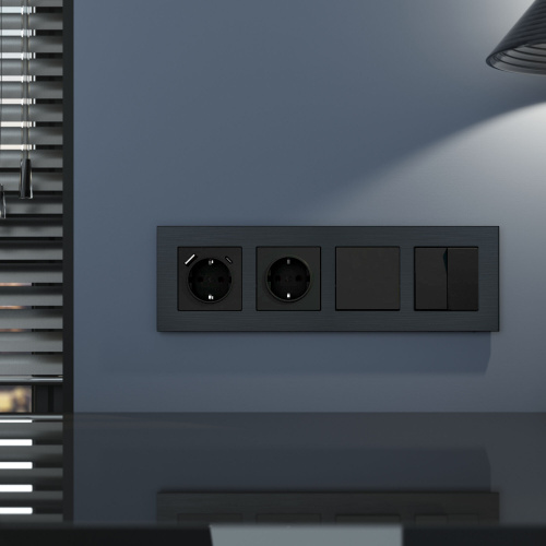 Рамка из металла на 4 поста АluMax черный алюминий W0043508 фото 4