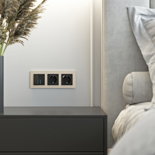 Рамка из стекла на 3 поста Senso шампань soft-touch W0033111 фото 3 Рамка из стекла на 3 поста Senso шампань soft-touch W0033111 фото 3