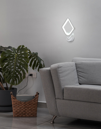 Настенный светильник Escada 10220/1 LED*18W White фото 2