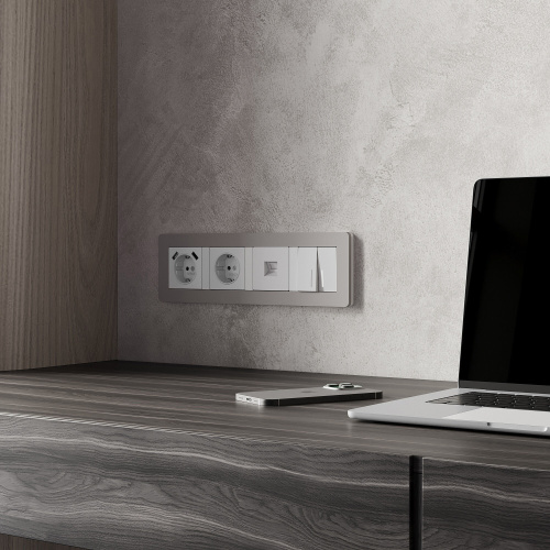 Рамка из поликарбоната на 4 поста Split дымчатый/белый, soft-touch W0043067 фото 9 Рамка из поликарбоната на 4 поста Split дымчатый/белый, soft-touch W0043067 фото 9