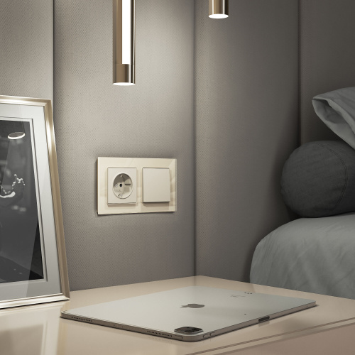 Рамка из стекла на 2 поста Favorit молочный W0021141 фото 2