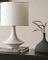 Белая настольная лампа "Шейди"