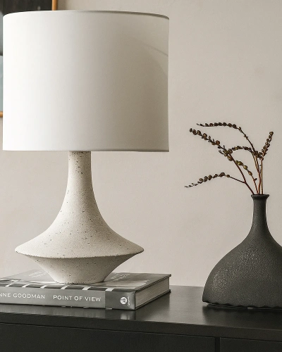 Белая настольная лампа "Шейди"