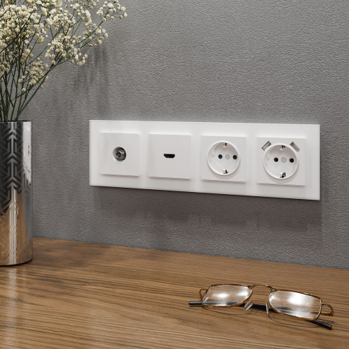 Рамка из стекла на 4 поста Favorit белый матовый W0041105 фото 4 Рамка из стекла на 4 поста Favorit белый матовый W0041105 фото 4