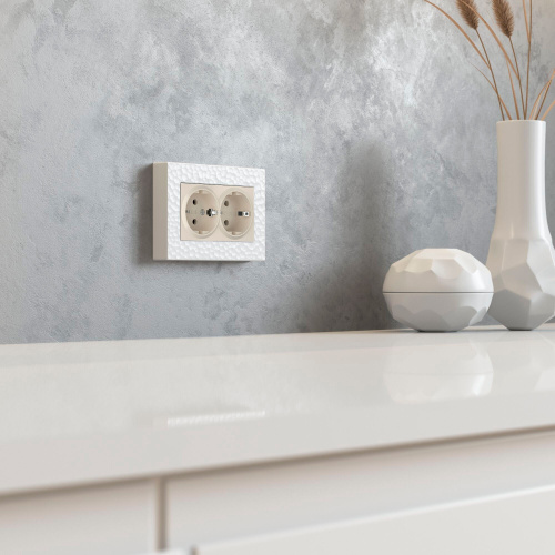 Рамка из поликарбоната для двойной розетки Hammer белый W0082401 фото 3 Рамка из поликарбоната для двойной розетки Hammer белый W0082401 фото 3