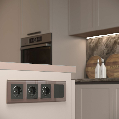 Рамка из стекла на 4 поста Favorit латте W0041142 фото 3