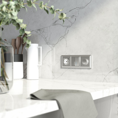 Рамка из поликарбоната на 3 поста Fiore серебряный W0032206 фото 2 Рамка из поликарбоната на 3 поста Fiore серебряный W0032206 фото 2